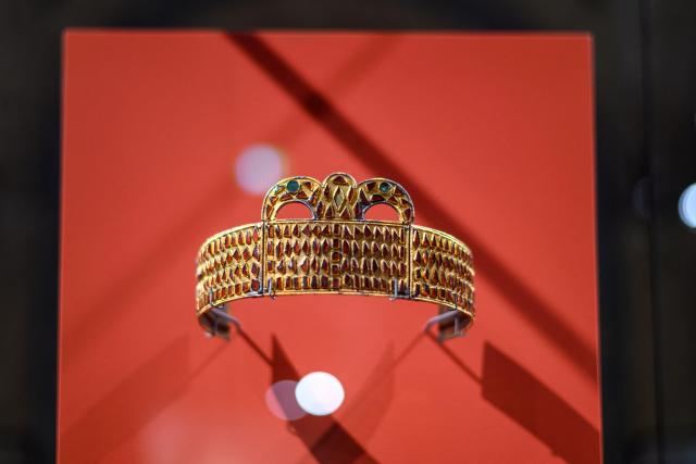 Can you put this Hun noblewoman's diadem back together?