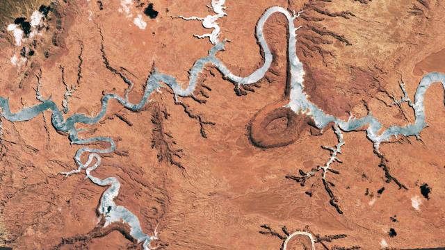 Can you put this winding "silver river" back together?