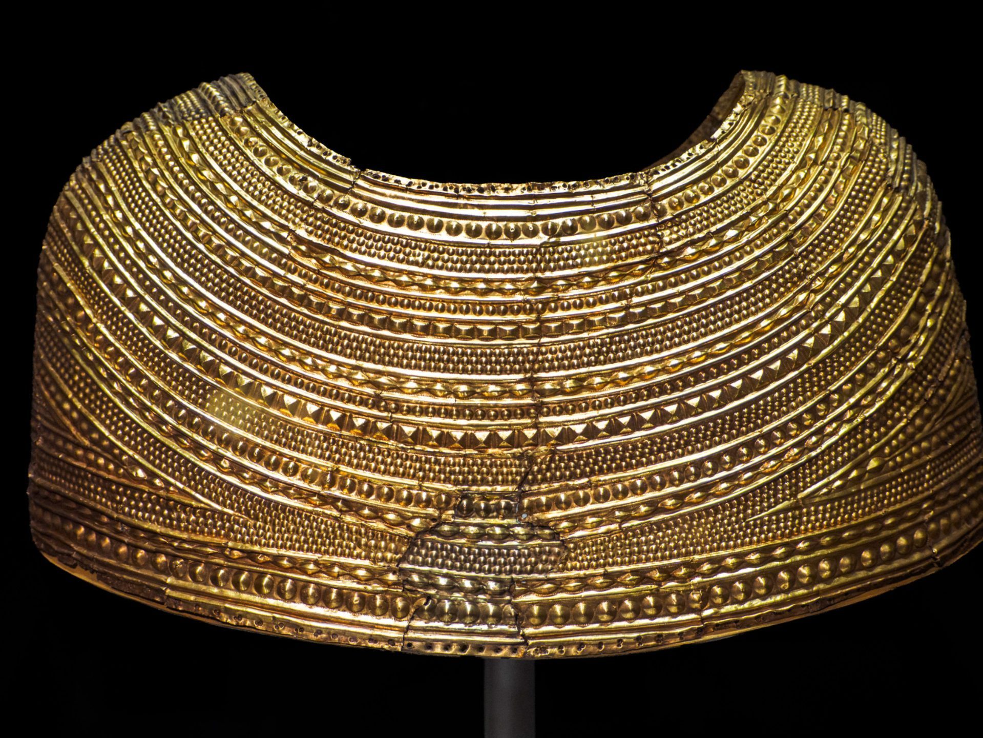 Can you put together this ancient gold cape?